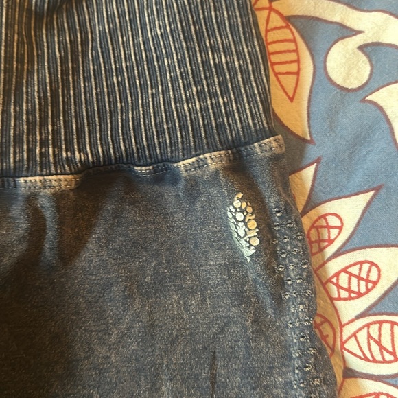 Free People Movement navy shorts - Picture 3 of 3